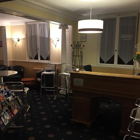 Arcantis Hotel La Residence Cergy Bagian luar foto