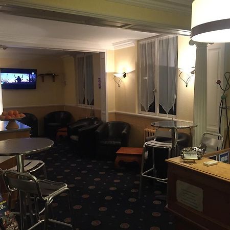 Arcantis Hotel La Residence Cergy Bagian luar foto