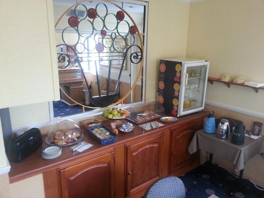 Arcantis Hotel La Residence Cergy Bagian luar foto
