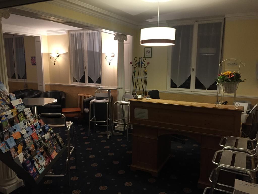 Arcantis Hotel La Residence Cergy Bagian luar foto