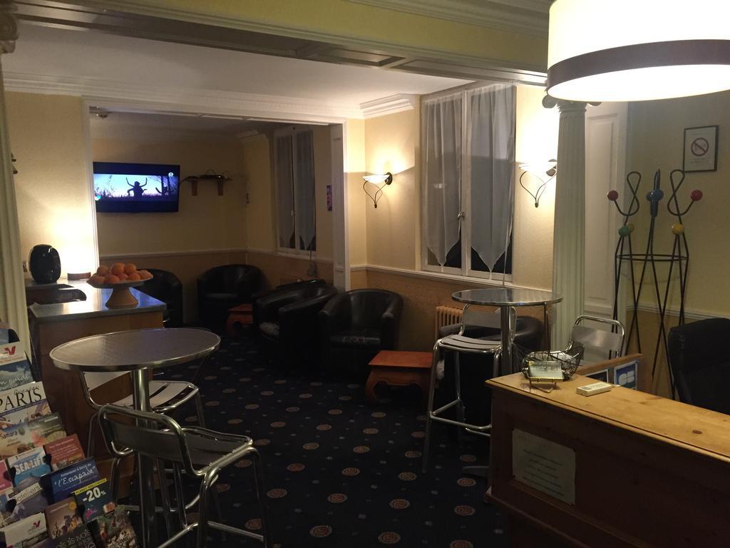 Arcantis Hotel La Residence Cergy Bagian luar foto