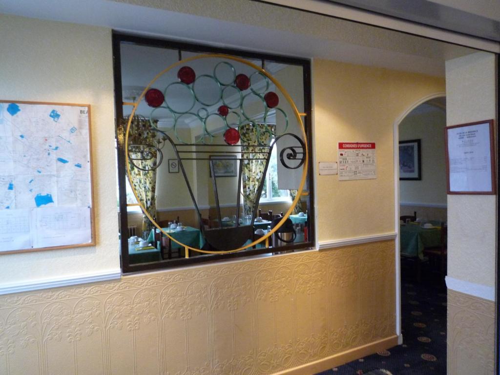 Arcantis Hotel La Residence Cergy Bagian luar foto
