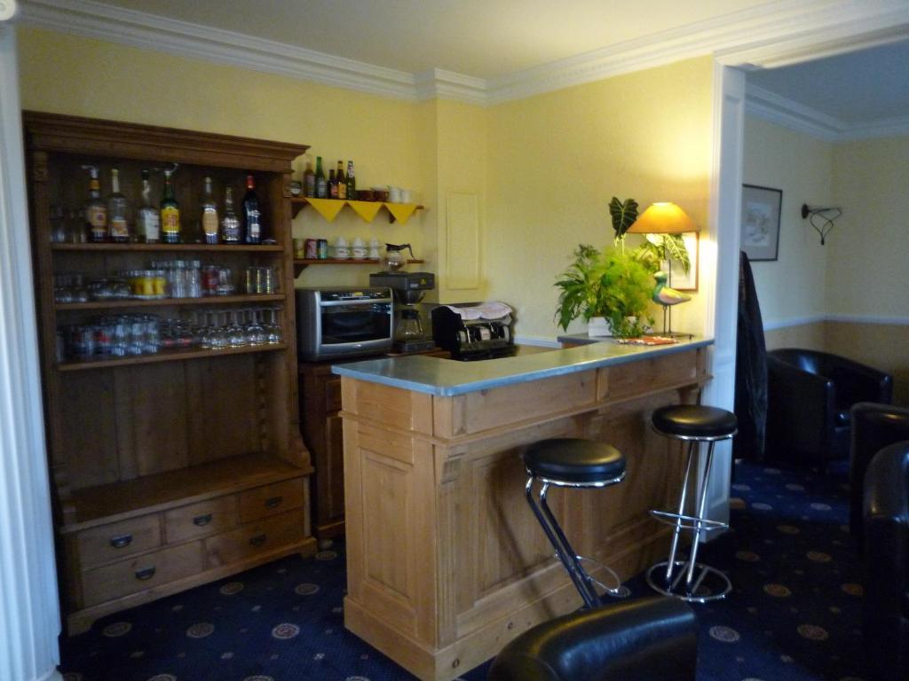 Arcantis Hotel La Residence Cergy Bagian luar foto