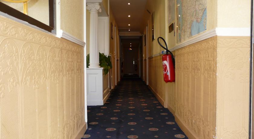 Arcantis Hotel La Residence Cergy Bagian luar foto