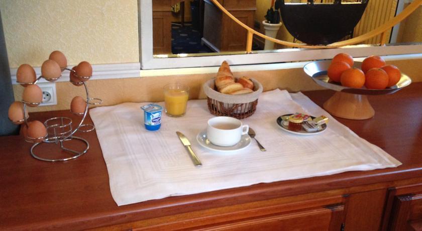 Arcantis Hotel La Residence Cergy Bagian luar foto